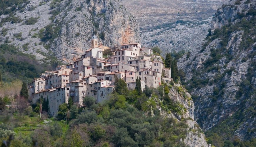 Where to sleep in Peillon? The best places to stay