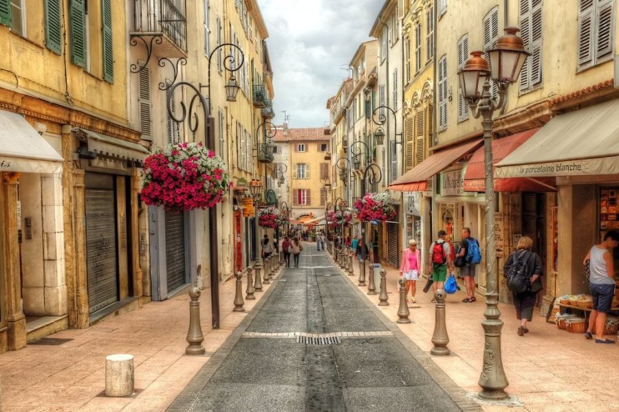 Walking Tour Antibes Free 3