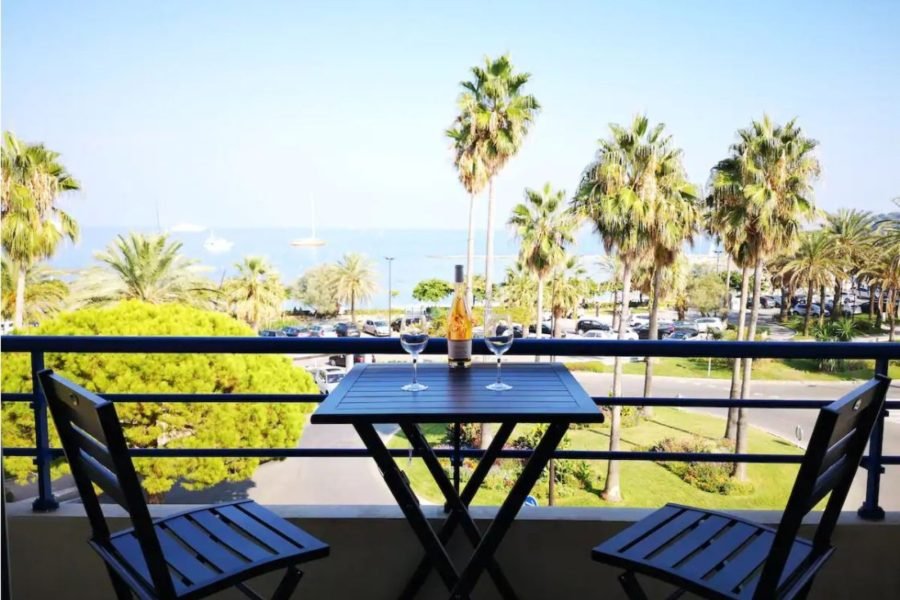 Beach Front Luxurious Flat in Antibes